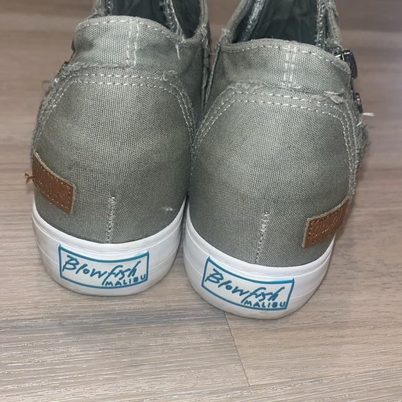 Blowfish Malibu Mamba Hidden Wedge Heel Sneakers Sage Green Gray zip closure - Picture 5 of 10